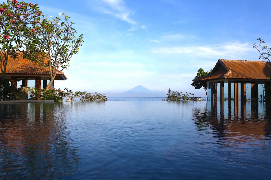 sudamala-resort-view-pool-and-sea