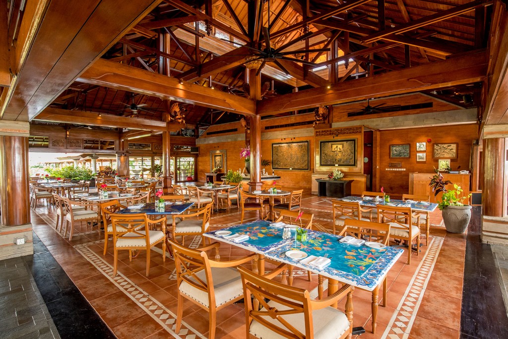 Lagoona Restaurant - Indoor Dining Table
